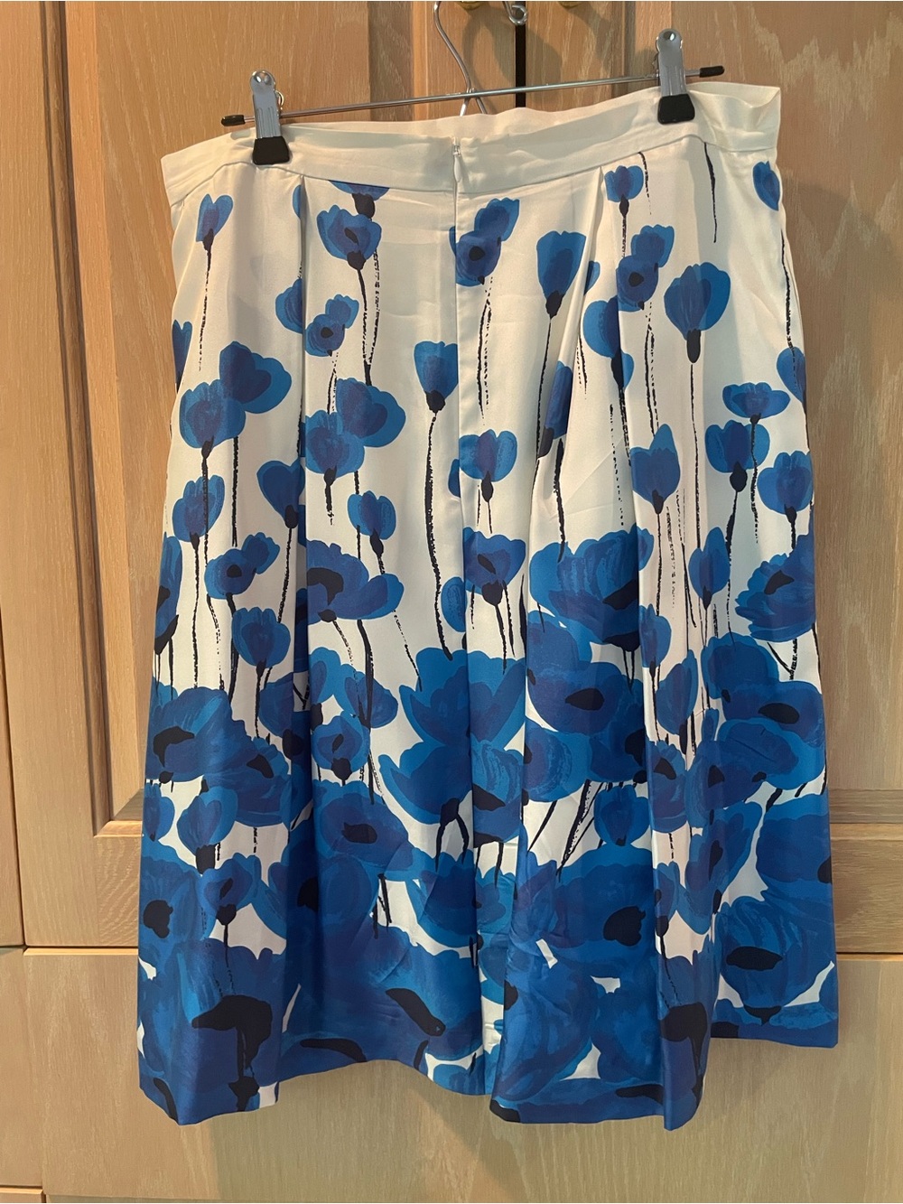 Brooks Brothers Silk Blue and White Floral Pleated Skirt - Picture 2 of 4